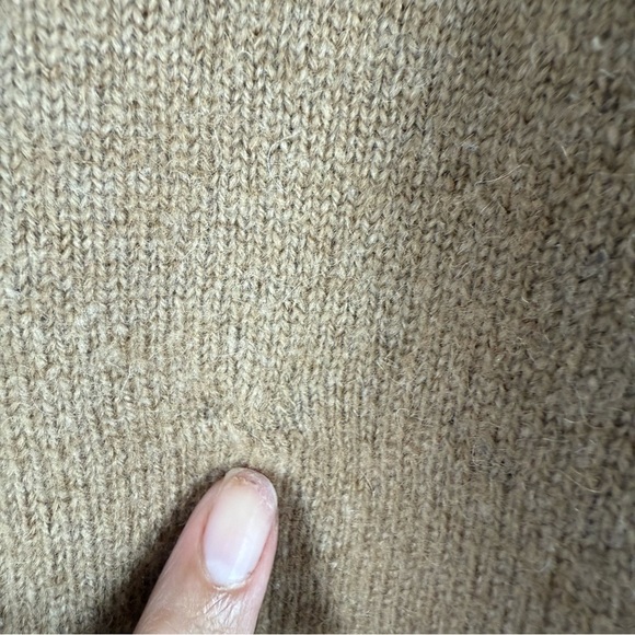 Peter Scott Men Color: Tan 100% Pure Camel Hair  V-Neck Size: M 
Jumper Size - Picture 9 of 10
